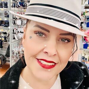 Meet your Posher, Christina